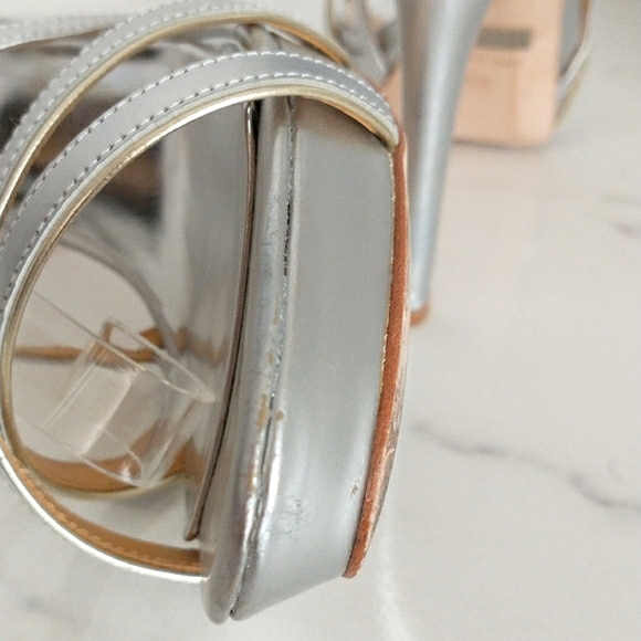 Badgley Mischka Fierce Ankle Strap Silver/Gold Heeled Sandals - 8.5 - Picture 9 of 16